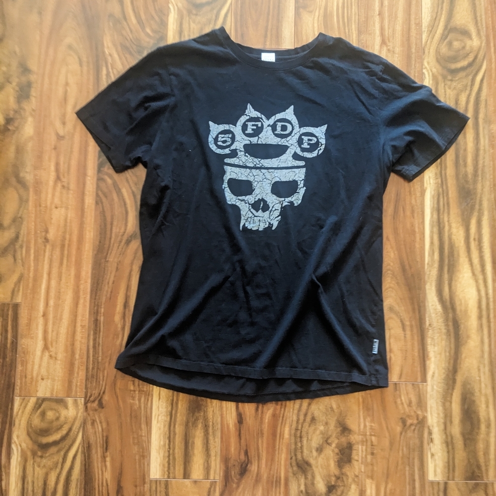 5 Finger Death Punch black and white cotton tee. Brand Hiclol, Size Men'…